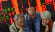 105岁老奶奶炒股28年赚10万，老年股民图啥？