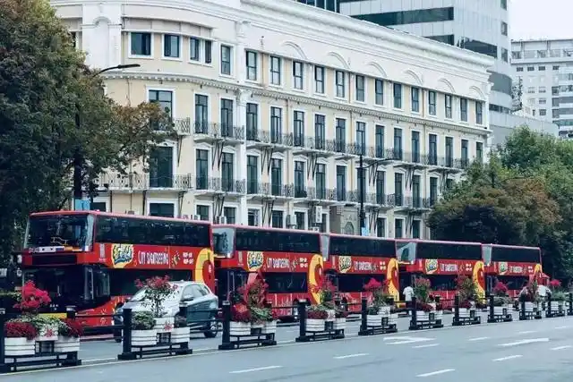 上海双层观光巴士_春秋都市观光巴士线路_上海环球金融中心观光