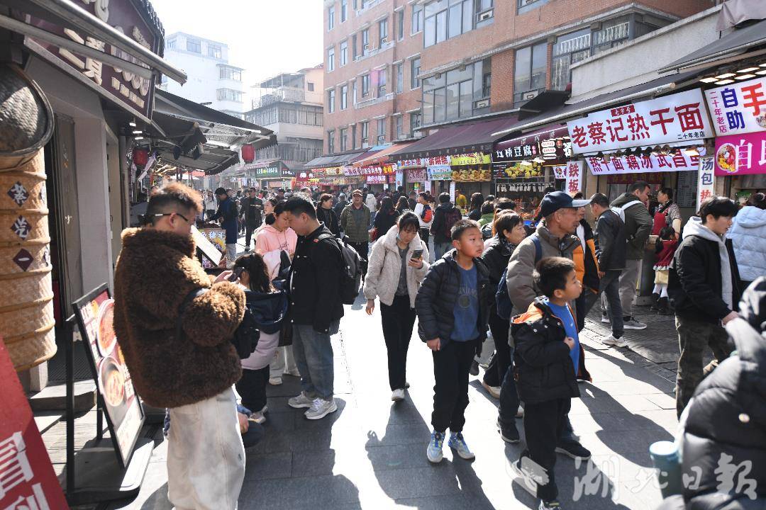 湖北零售餐饮业增长_湖北春节消费数据_湖北消费金融有限公司