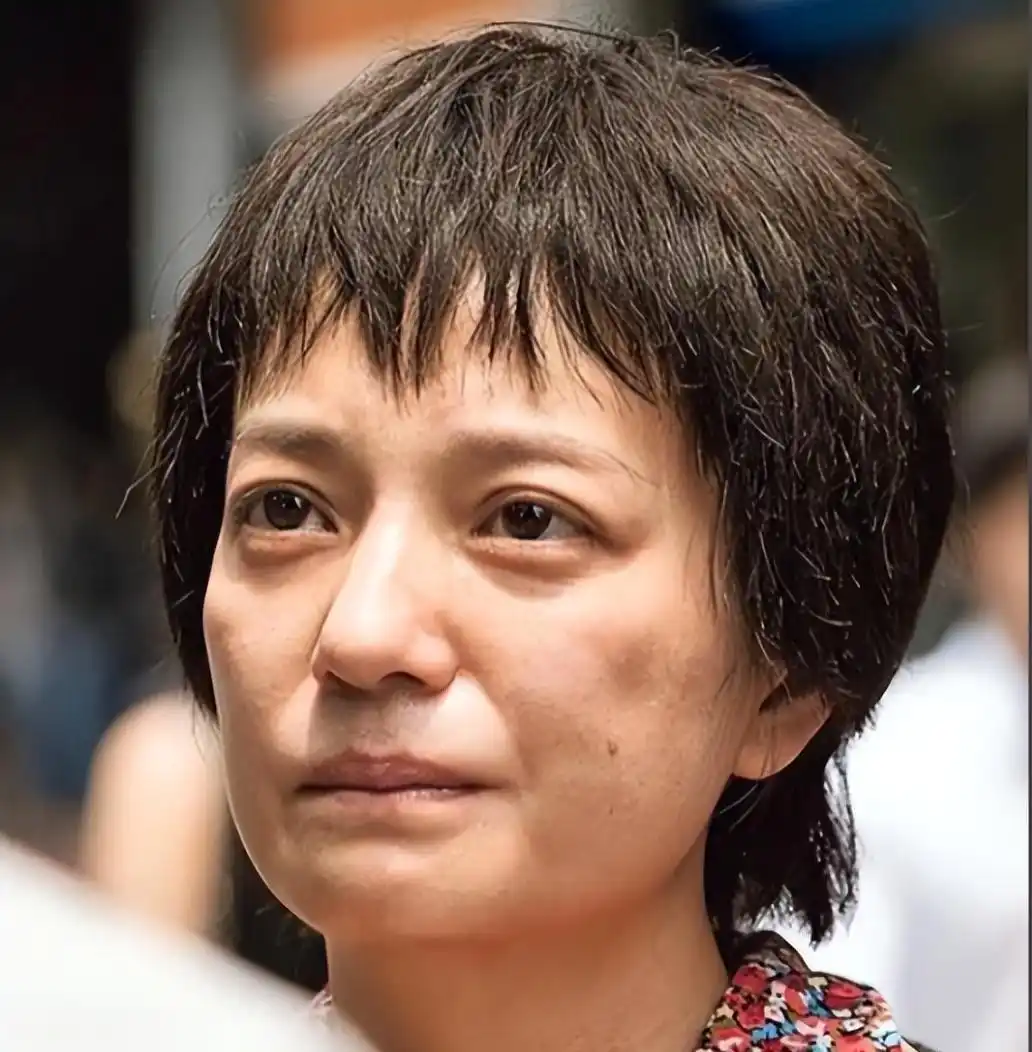 赵薇法院冻结股份 赖账躲债 商业操作_赵薇海外家族信托 赖账风波 财富转移_赵薇炒股赔钱