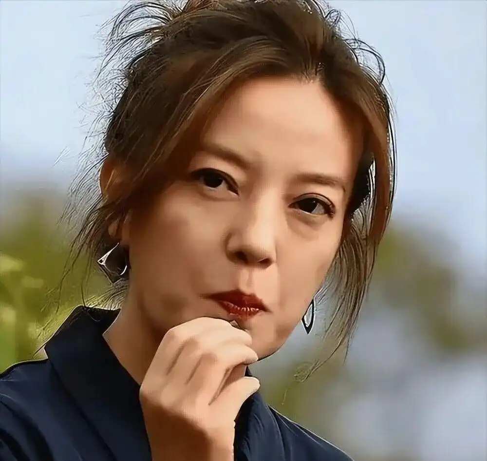 赵薇炒股赔钱_黄有龙黑金链事件_赵薇离婚内幕